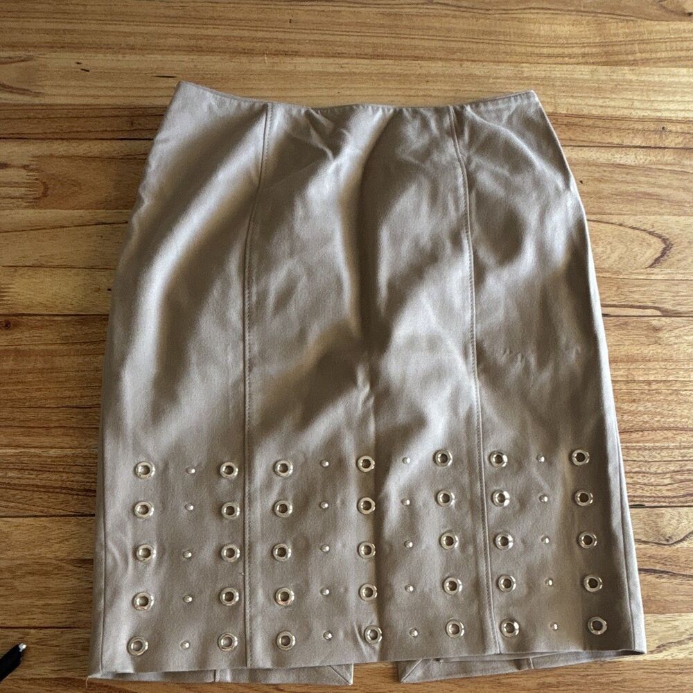 White House Black Market Beige Grommet Pencil Knee Skirt Lined Twill Size 4 - Picture 1 of 8